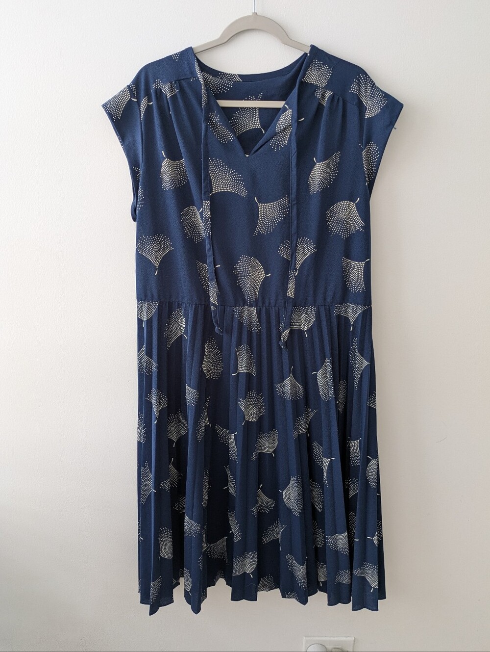 Plus Size Vintage Pleated Navy Dress With Fan Print.